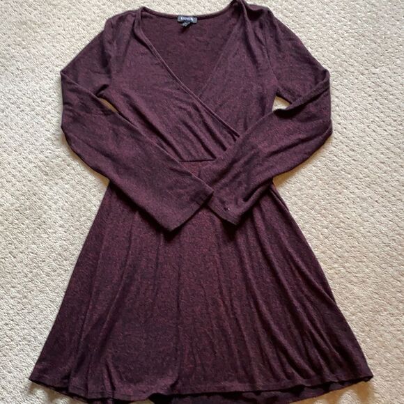 Express dress. Size SP. V Neck. Very good condition - Picture 1 of 7